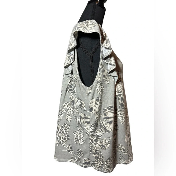 Ces Femme Gray Multi Floral Cheetah Print Top with Ruffle Detail size Large - Picture 4 of 5